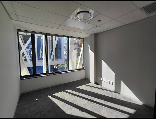 412M² OFFICE TO LET IN BRYANSTON